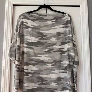 Gibsonlook long sleeve, boat neck, gray and white camo